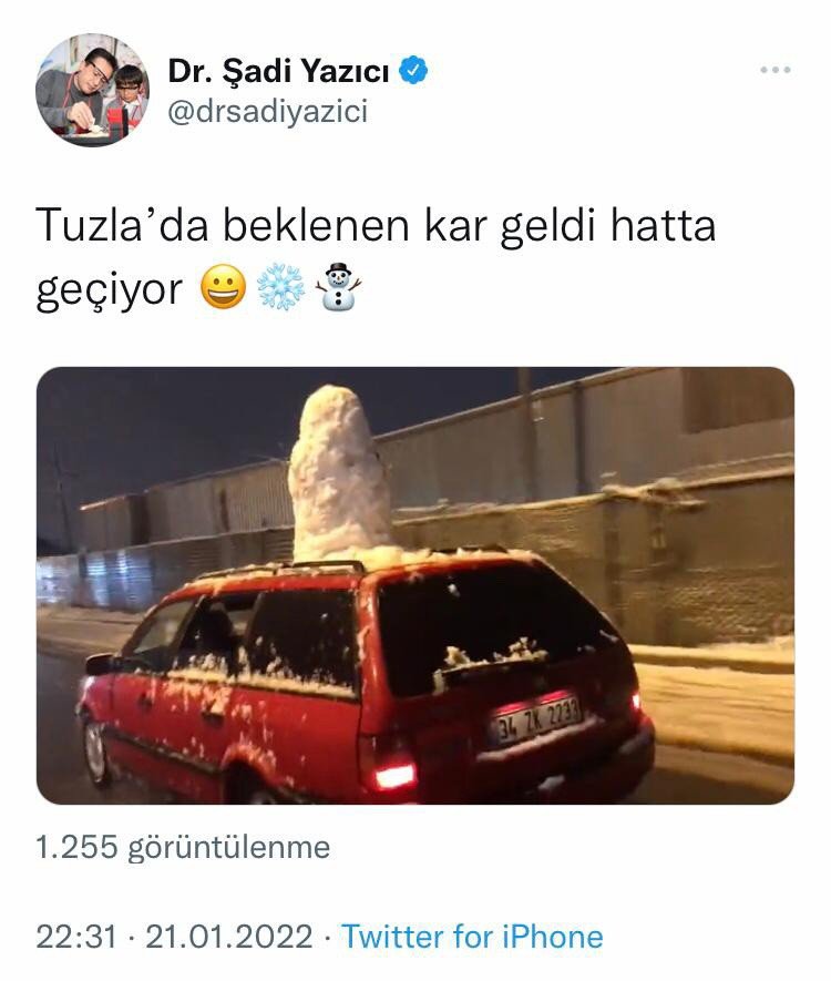 İstanbul'da kar yağışını böyle kutladılar! Kardan adamı arabanın üstüne yaptılar