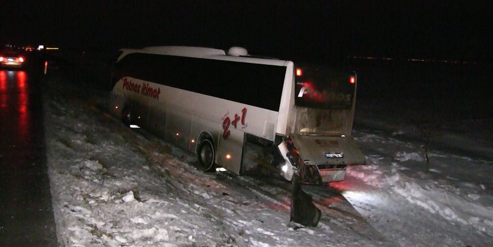 Konya-Aksaray yolunda buzlanma kazayı getirdi! Şarampole düşen otobüste 4 kişi yaralandı