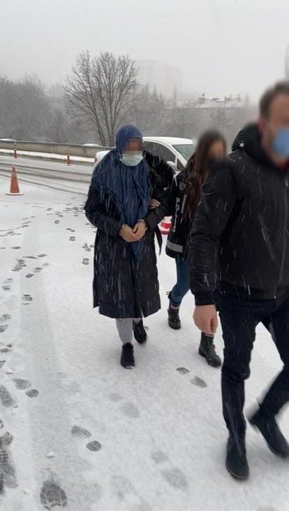Ankara'da FETÖ operasyonu! Firari muhasebeci abla ikinci kattan atladı