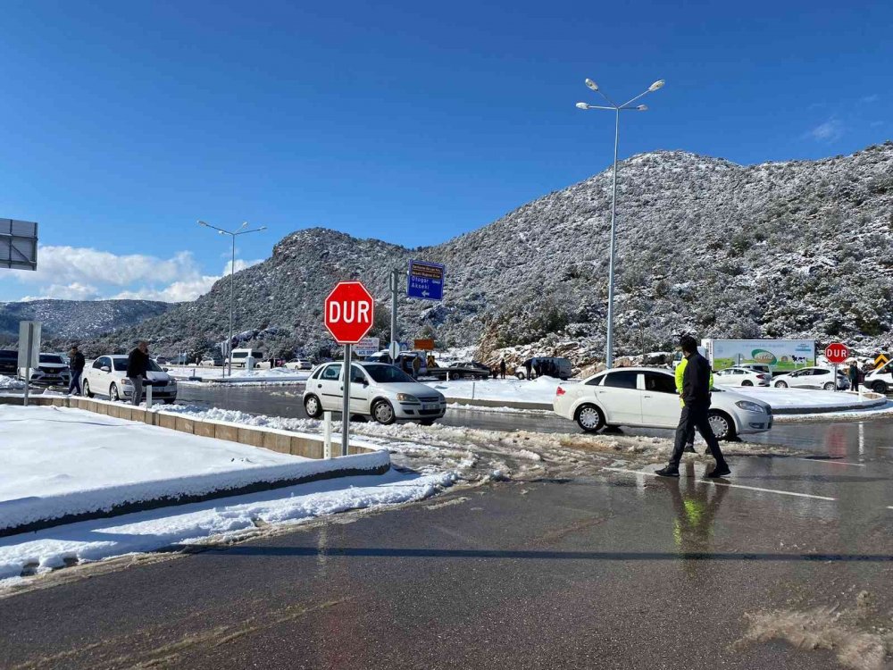 Konya-Antalya yolunda bekleyiş 24 saattir sürüyor