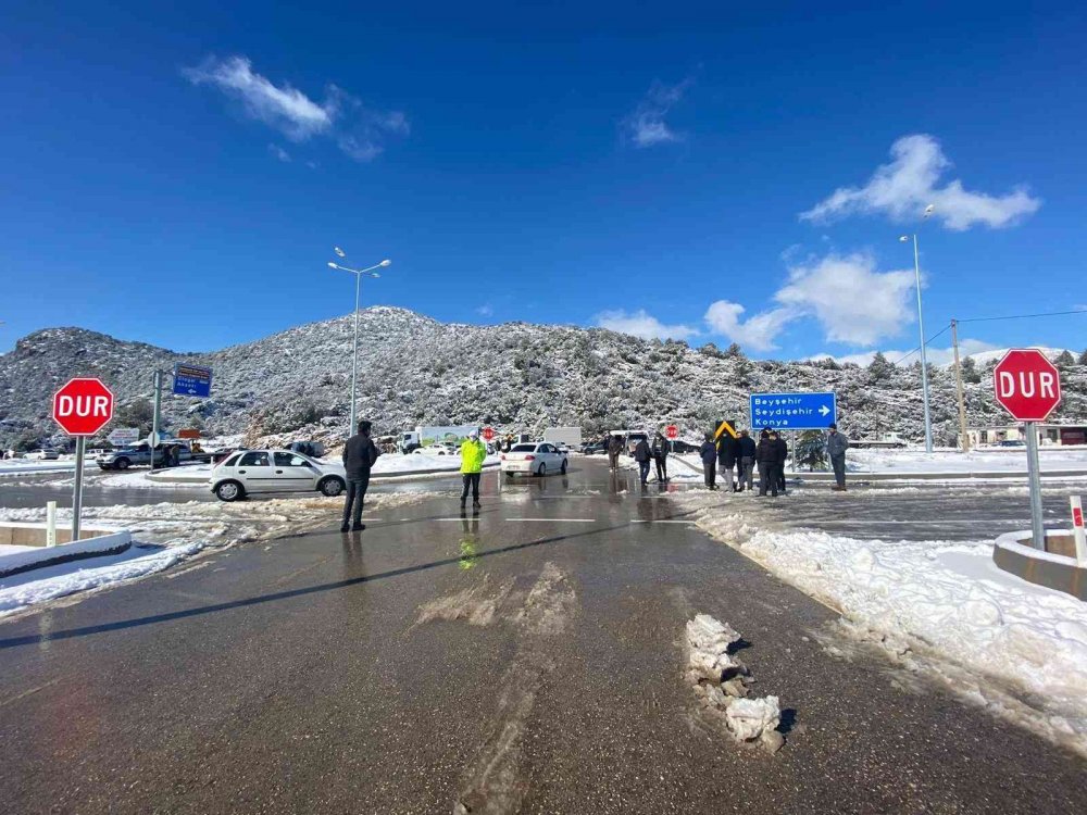 Konya-Antalya yolunda bekleyiş 24 saattir sürüyor