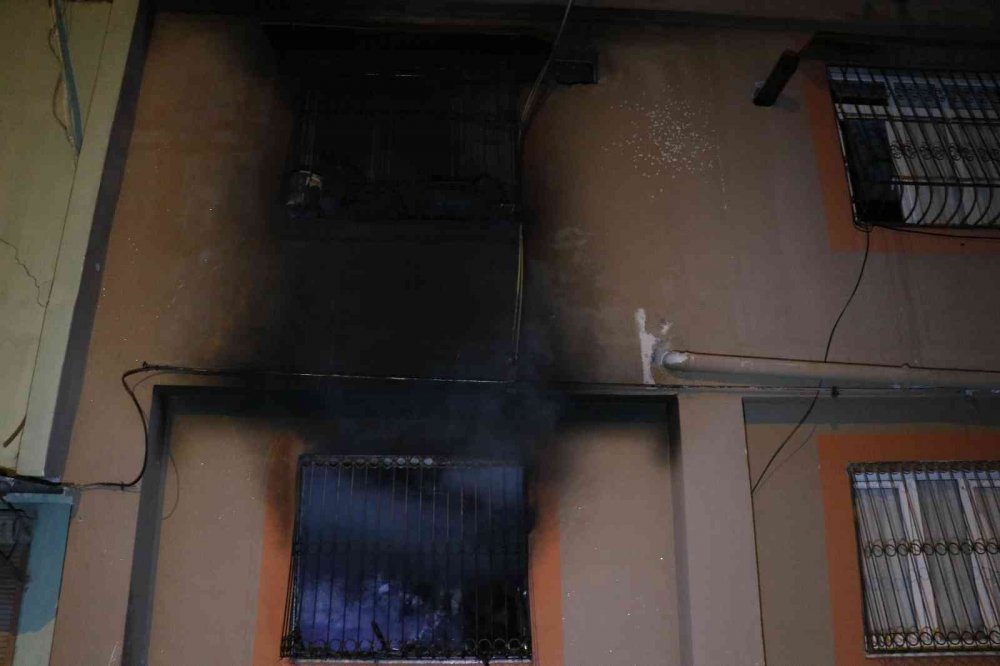 Evi çocuklarla birlikte yakmak istedi amca son anda yetişti