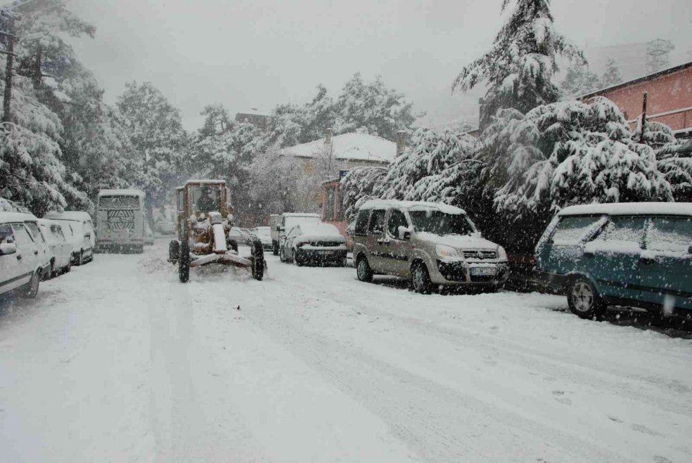 Konya-Antalya Yolu geçit vermiyor! Sürücüler dinlenme tesislerine sığındı