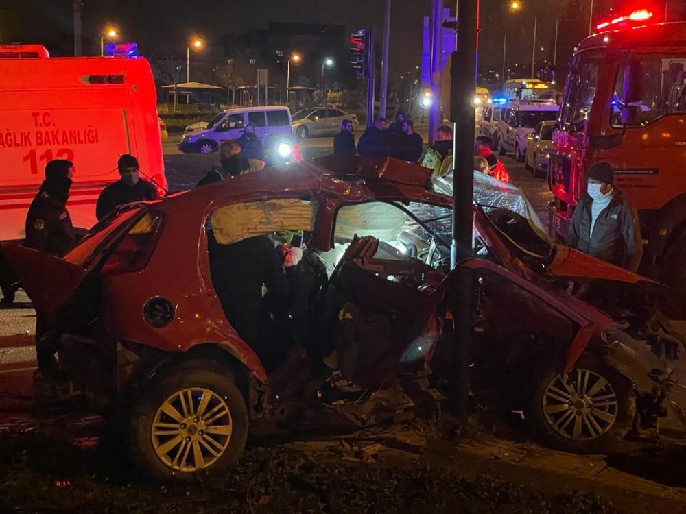 Bursa'da facia! Kırmızı ışık ihlali 3 gence ölümü getirdi