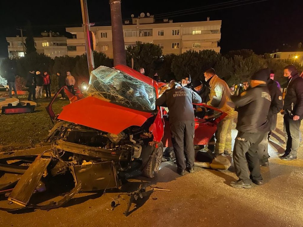 Bursa'da facia! Kırmızı ışık ihlali 3 gence ölümü getirdi