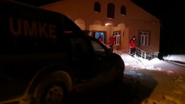 Konya Altınekin'de hastalanan Erdal bebek 6 saatte hastaneye ulaştırıldı