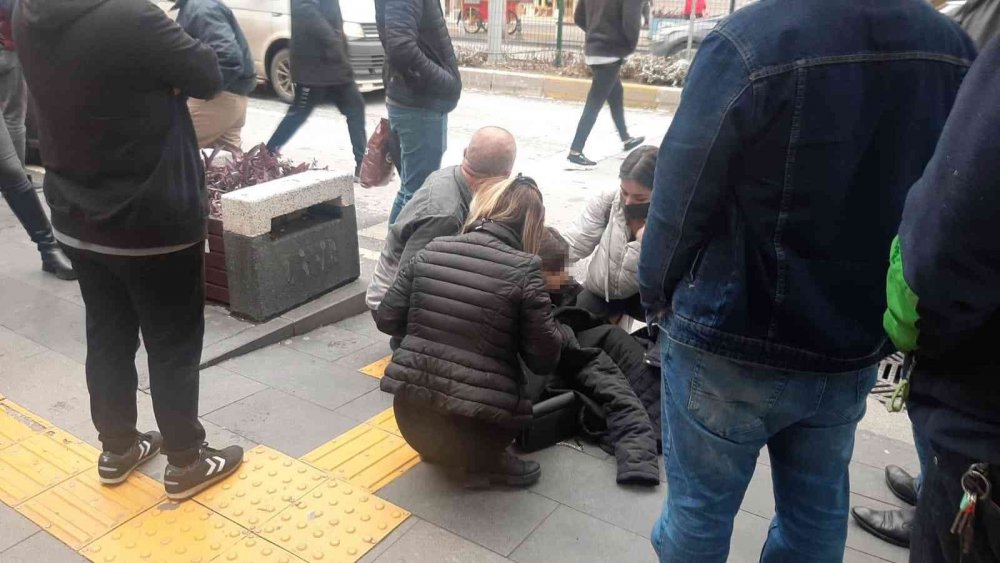 Manavgat'da yaya geçidinde kaza! 13 yaşındaki kız çocuğu hastanelik oldu