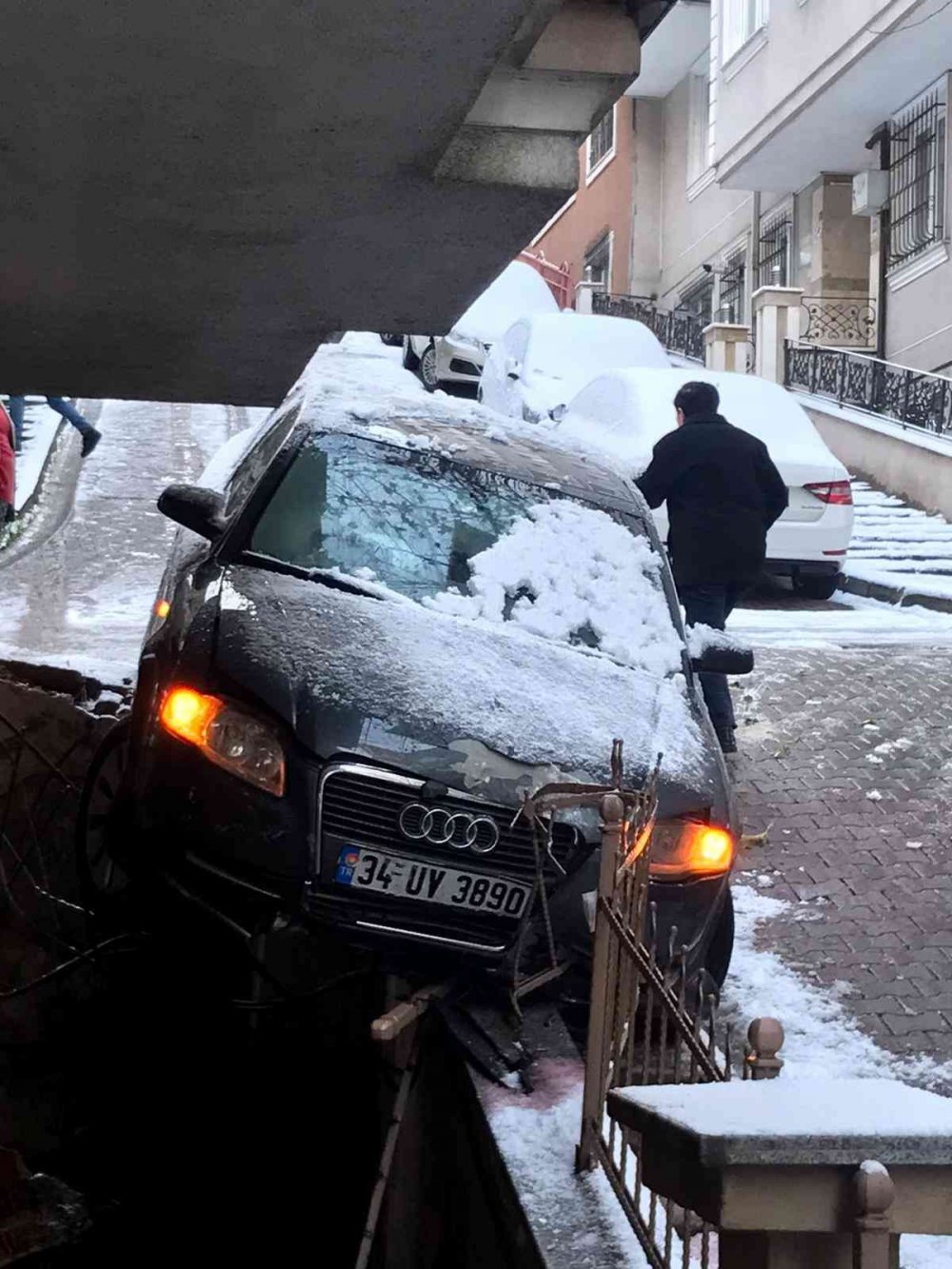 Duvar olmasaydı eve misafirliğe girerdi! Faciadan kılpayı