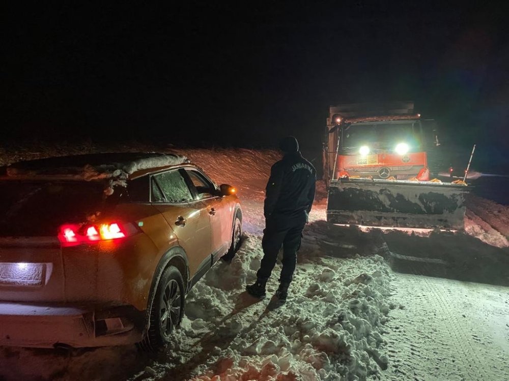 Hayatlarını tehlikeye attılar! Konya'da 256 kişi kurtarıldı