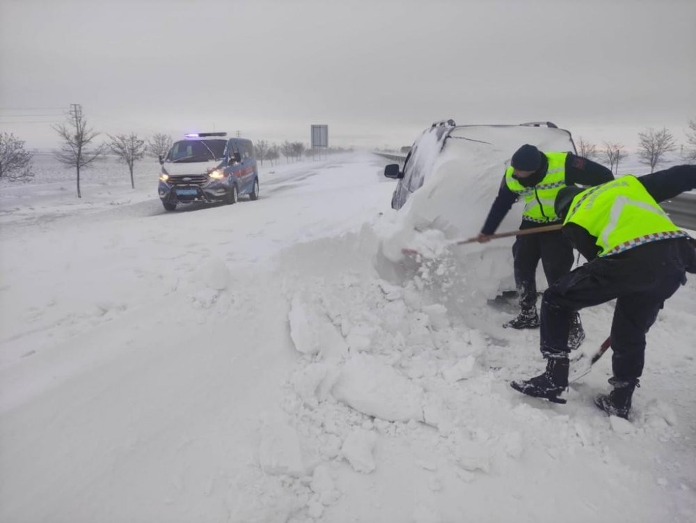 Hayatlarını tehlikeye attılar! Konya'da 256 kişi kurtarıldı