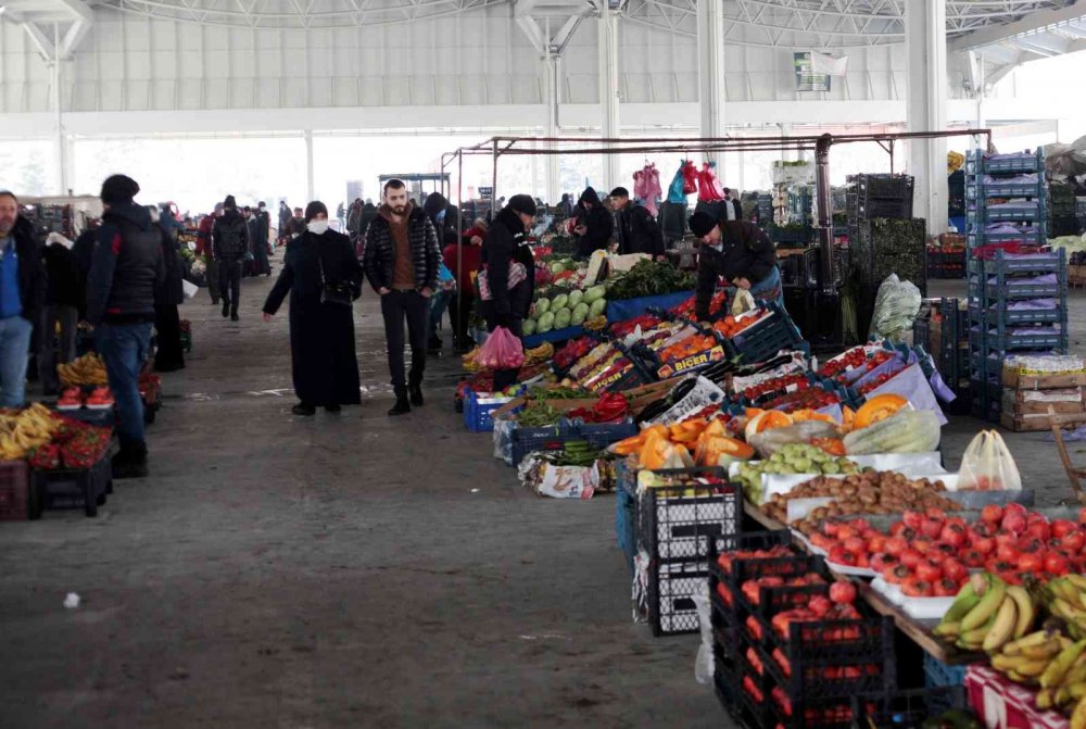 Konya'da hava sıfırın üstüne çıktı! Muhacir Pazarı'nda fiyatlar düştü