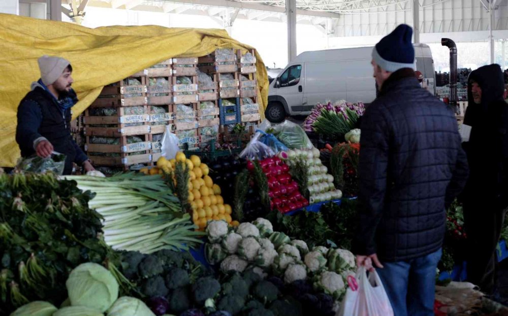 Konya'da hava sıfırın üstüne çıktı! Muhacir Pazarı'nda fiyatlar düştü