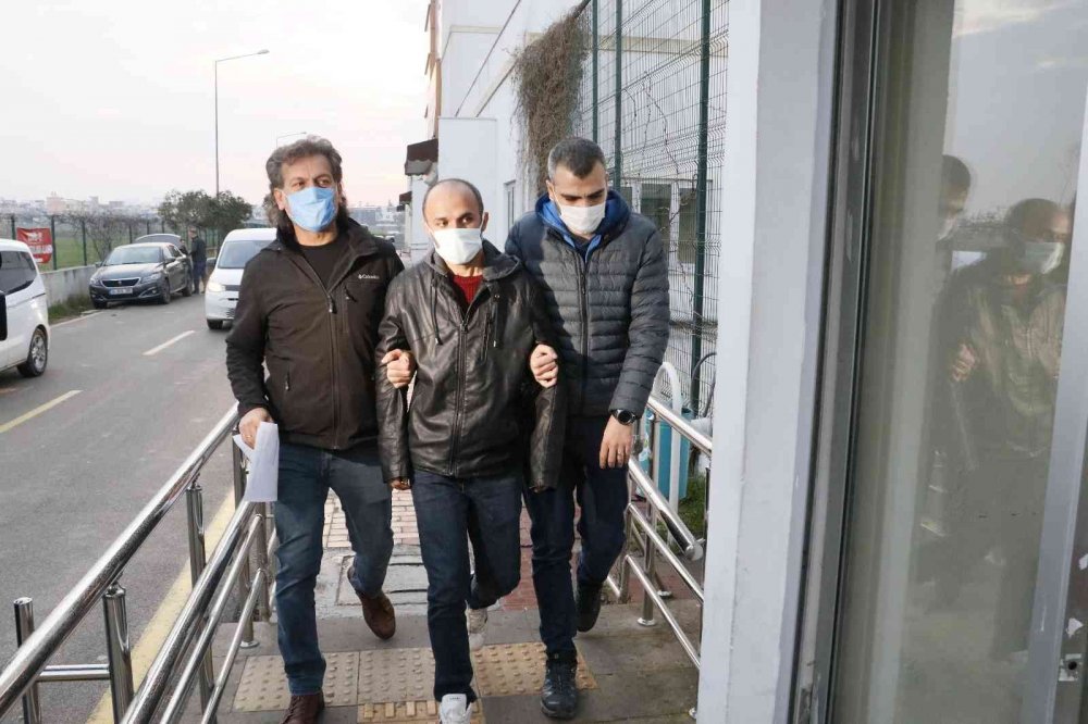 Adana’da Özel Harekat'tanPKK'ya Abdullah Öcalan sürprizi