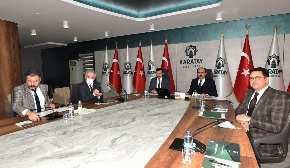 Konya Büyükşehir Belediyesi kurmayları Karatay'da toplantıya katıldı