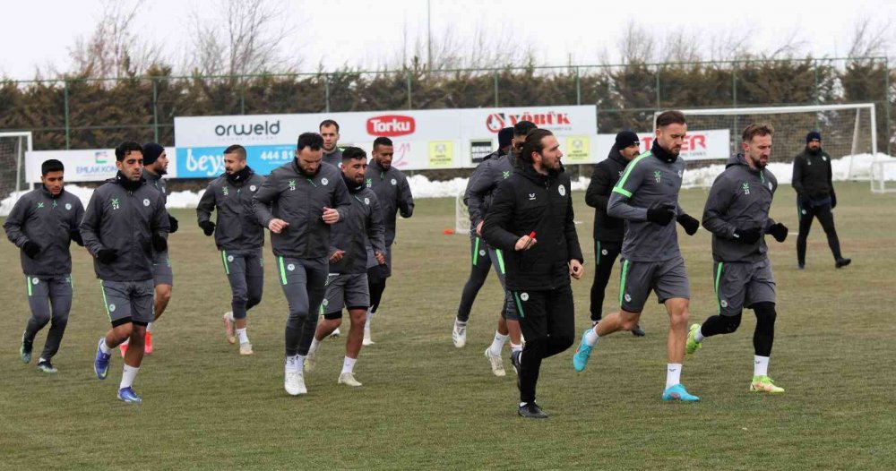 Konyaspor Teknik Direktörü Palut: Transferle mutlu olan bir teknik adam değilim!