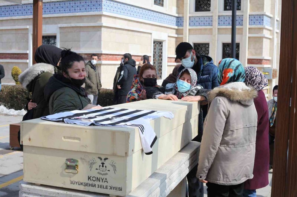 Konya'da Koronaya yenik düşen sağlık çalışanı Sami Oflaz toprağa verildi