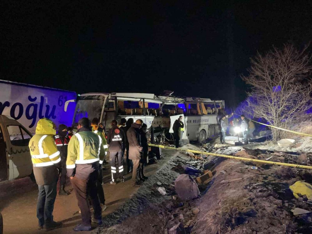 İstanbul Büyükşehir Belediyesi otobüsü Çankırı'da devrildi! 2 kişi öldü 27 yaralı var