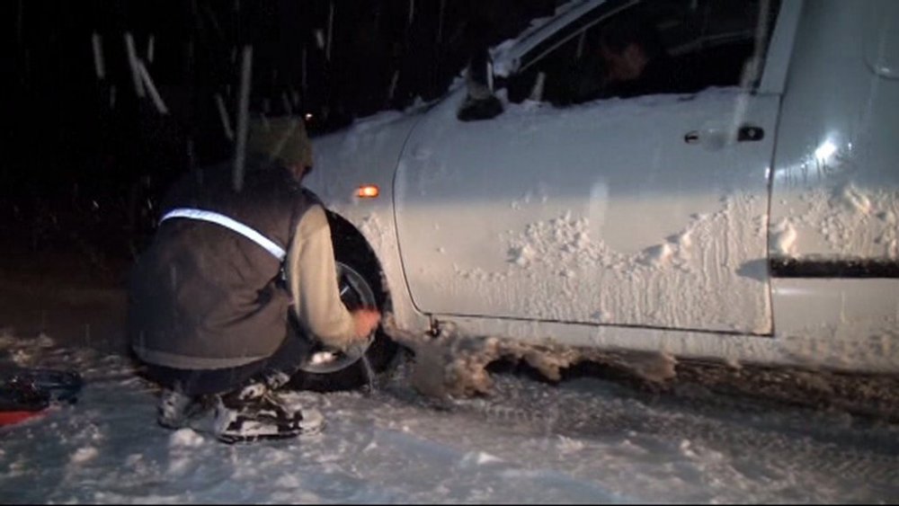 Kar ve tipi geri döndü! Konya-Antalya yolu bazı araçların geçişine kapatıldı