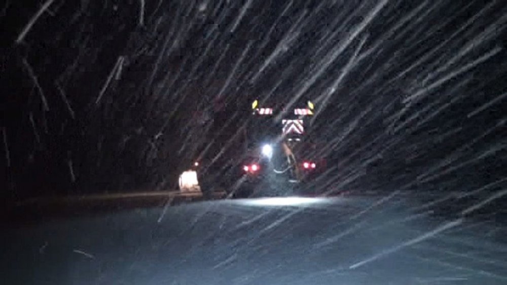Kar ve tipi geri döndü! Konya-Antalya yolu bazı araçların geçişine kapatıldı