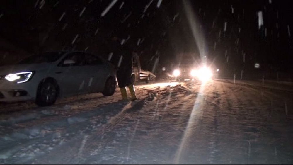 Kar ve tipi geri döndü! Konya-Antalya yolu bazı araçların geçişine kapatıldı