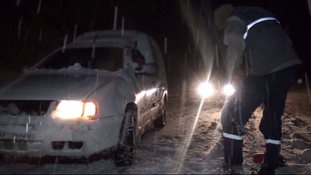 Kar ve tipi geri döndü! Konya-Antalya yolu bazı araçların geçişine kapatıldı
