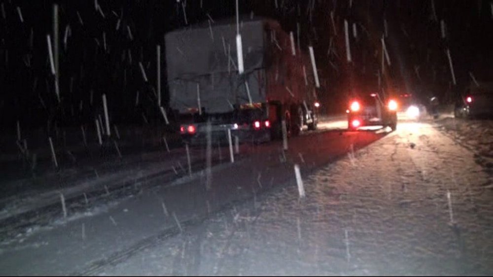 Kar ve tipi geri döndü! Konya-Antalya yolu bazı araçların geçişine kapatıldı
