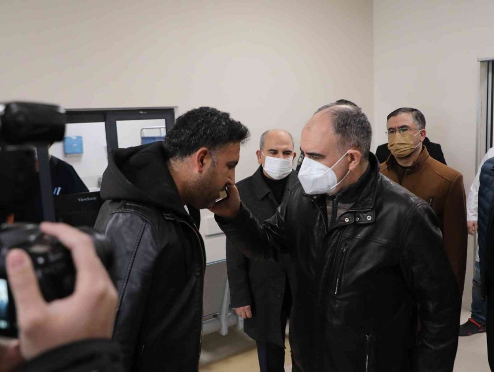 Vali Özkan'dan Konya'daki otobüs kazasında yaralananları ziyaret etti!