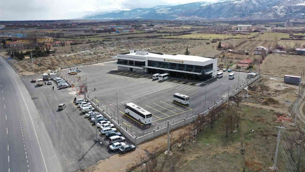 Akşehir'in yeni otogarından ilk otobüs İstanbul'a kalktı