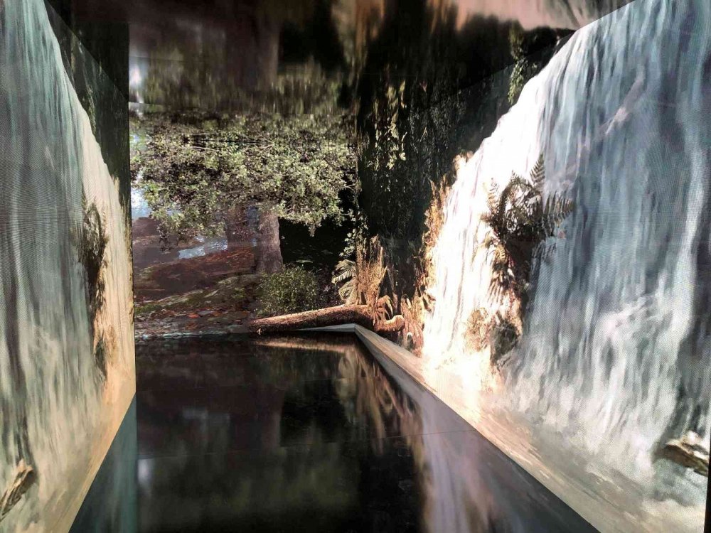 Konya'da kurulan bu tünel iklim değişikliğinin doğadaki tahribatını üç boyutla yansıtıyor