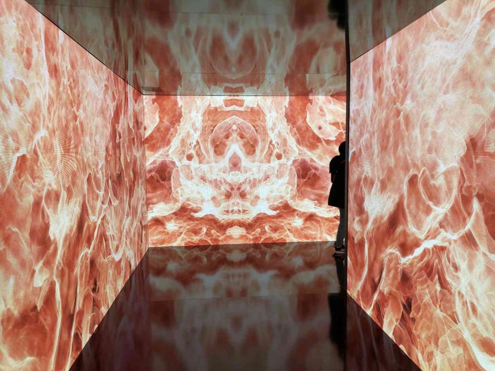 Konya'da kurulan bu tünel iklim değişikliğinin doğadaki tahribatını üç boyutla yansıtıyor