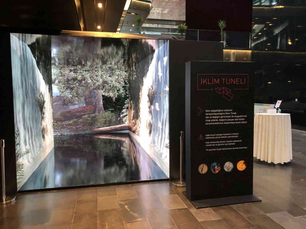 Konya'da kurulan bu tünel iklim değişikliğinin doğadaki tahribatını üç boyutla yansıtıyor