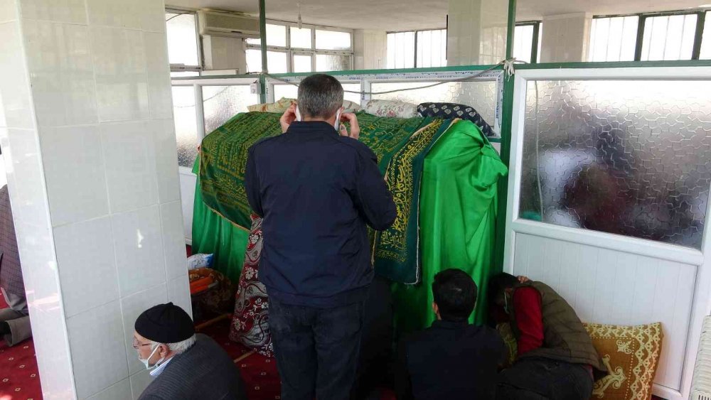 Sedyeyle gelen yürüyerek çıkıyor! İşte dünyanın her yerinden felçlilerin akın ettiği türbenin hikayesi