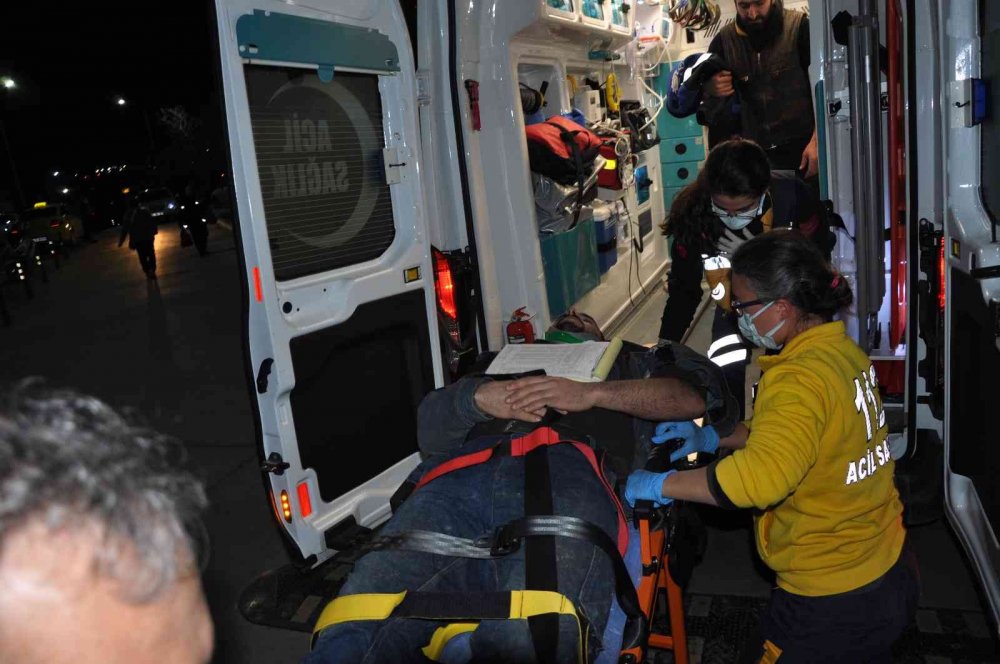 Nükleer güç santrali işçilerini taşıyan otobüs otomobilin üzerine devrildi! 1 ölü 21 yaralı