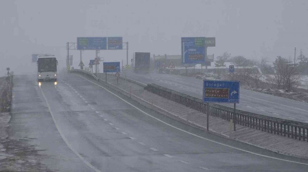 Aksaray’da beklenen kar yağışı başladı