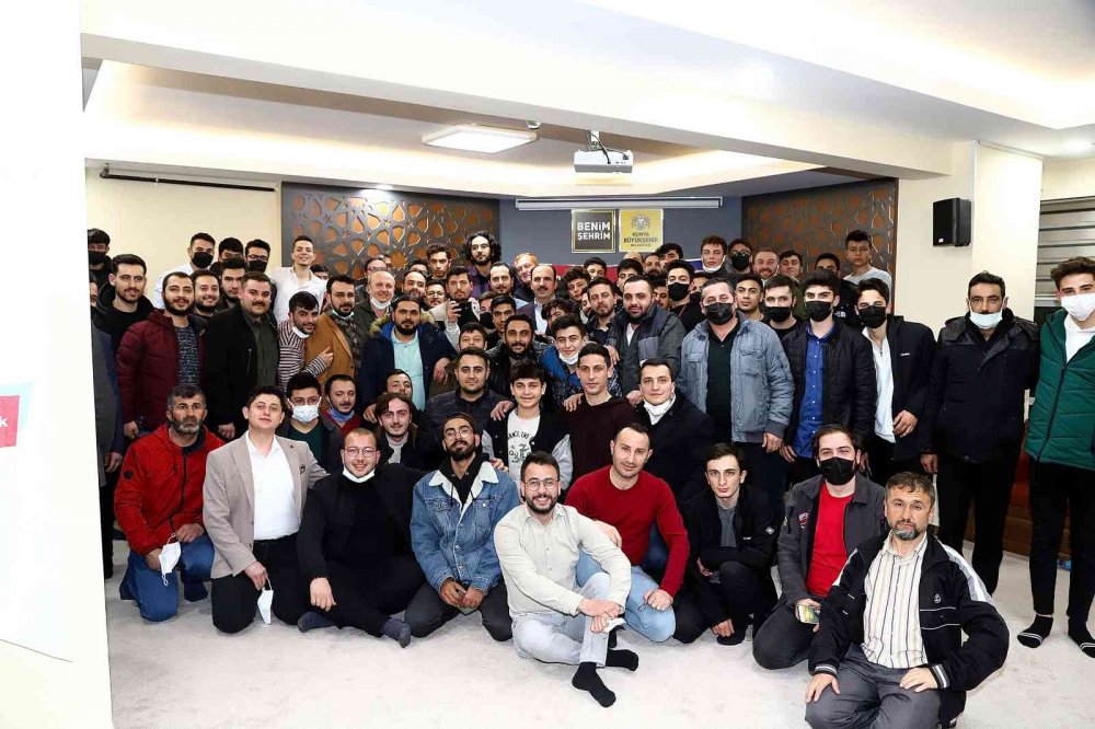 Başkan Altay Konya'nın çalışan gençlerine tecrübelerini aktardı