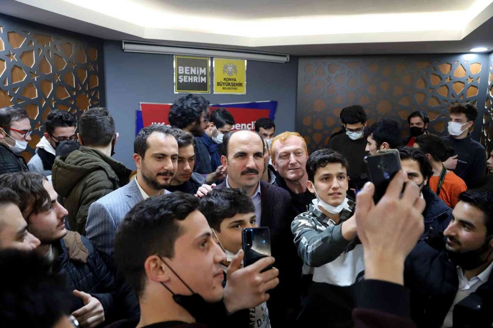 Başkan Altay Konya'nın çalışan gençlerine tecrübelerini aktardı