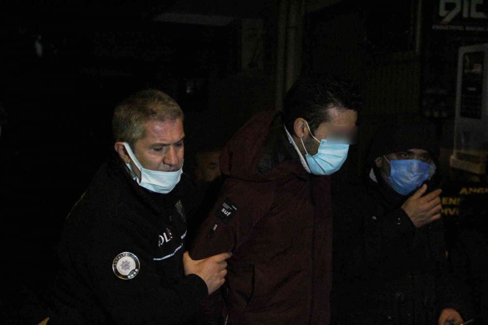 Gençliğin hali vahim! Sevgilisi telefonda engelledi diye soluğu çatıda aldı