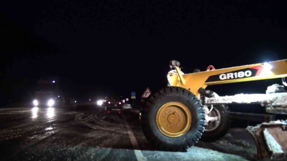 Alacabel'de kar fena bastırdı! Konya-Antalya yolu sabaha karşı kapandı
