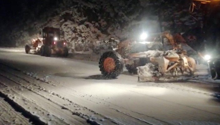 Alacabel'de kar fena bastırdı! Konya-Antalya yolu sabaha karşı kapandı