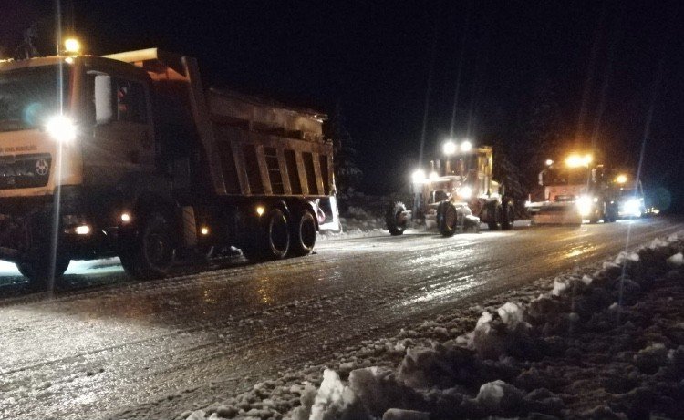 Alacabel'de kar fena bastırdı! Konya-Antalya yolu sabaha karşı kapandı