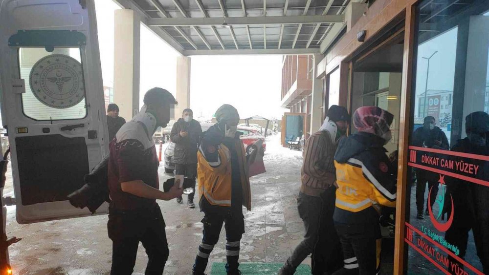 Konya’da işçi servisleri çarpıştı! Devrilen minibüste 14 işçi yaralandı