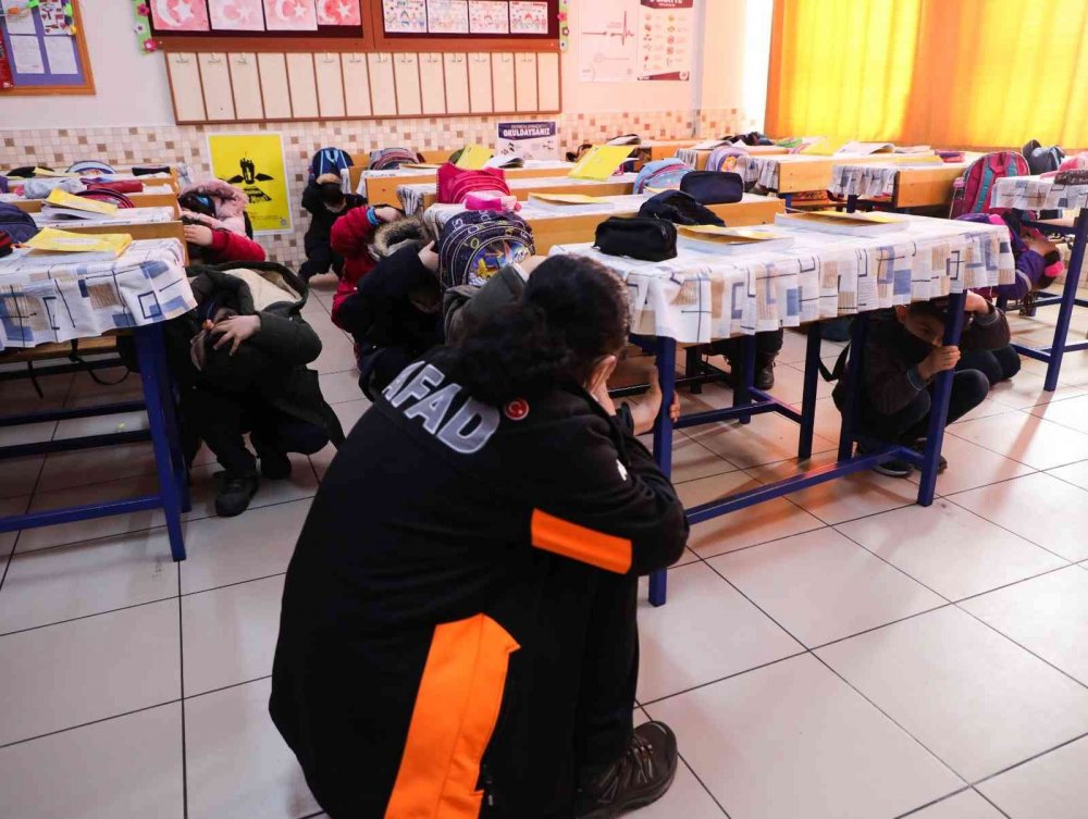 Konya ve 31 ilçesindeki okullarda eş zamanlı deprem tatbikatı!