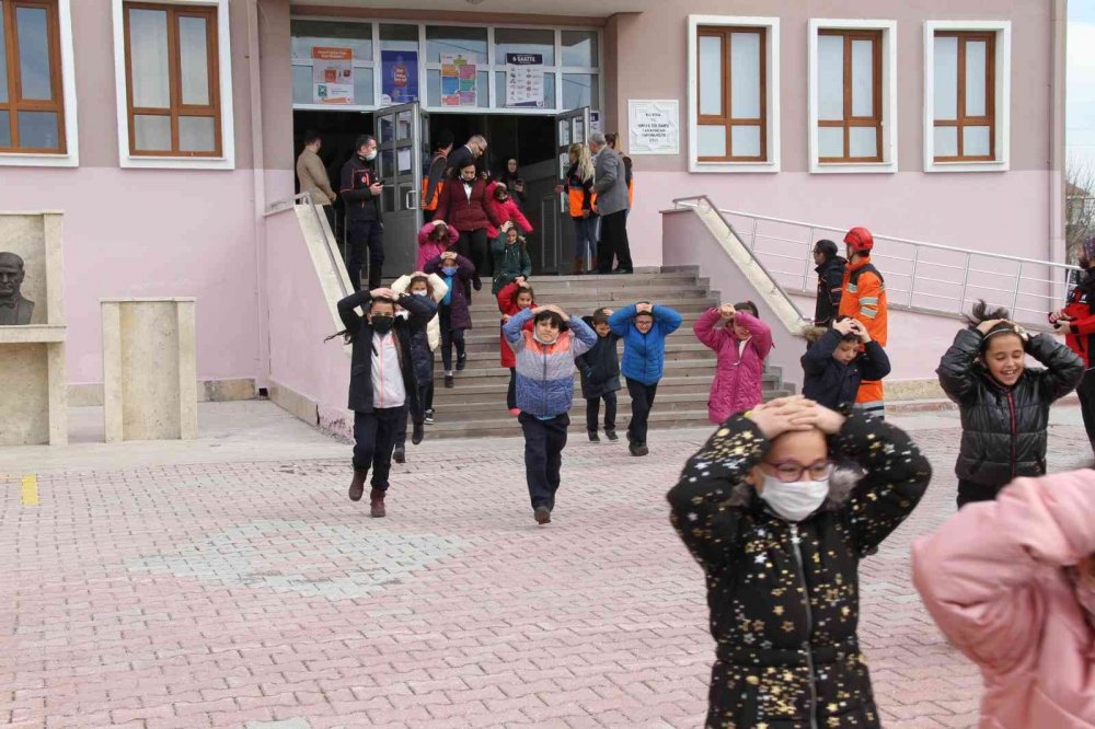 Konya ve 31 ilçesindeki okullarda eş zamanlı deprem tatbikatı!