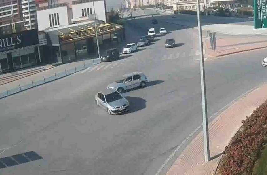 Konya’da faciadan dönüldü! O kazalar kamerada