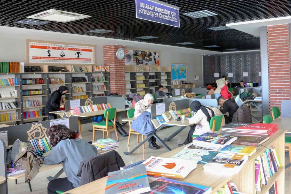 Konya'da gençlerin yeni mekanı Meram Millet Kıraathanesi oldu
