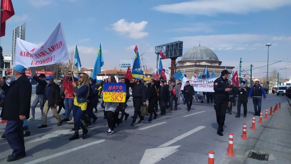 Kırım Türkleri ve Ukraynalılar Konya’da 'savaşa hayır' dedi