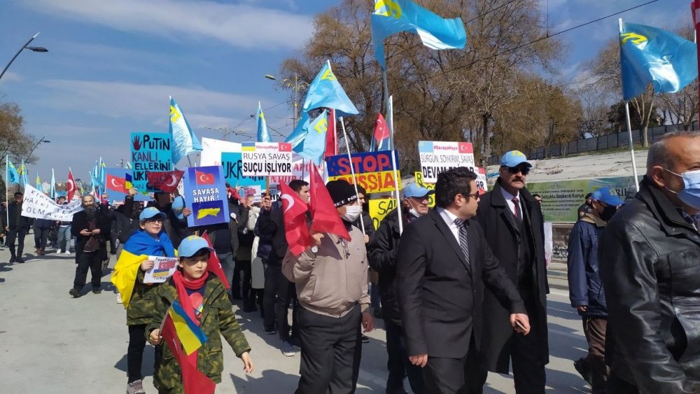 Kırım Türkleri ve Ukraynalılar Konya’da 'savaşa hayır' dedi