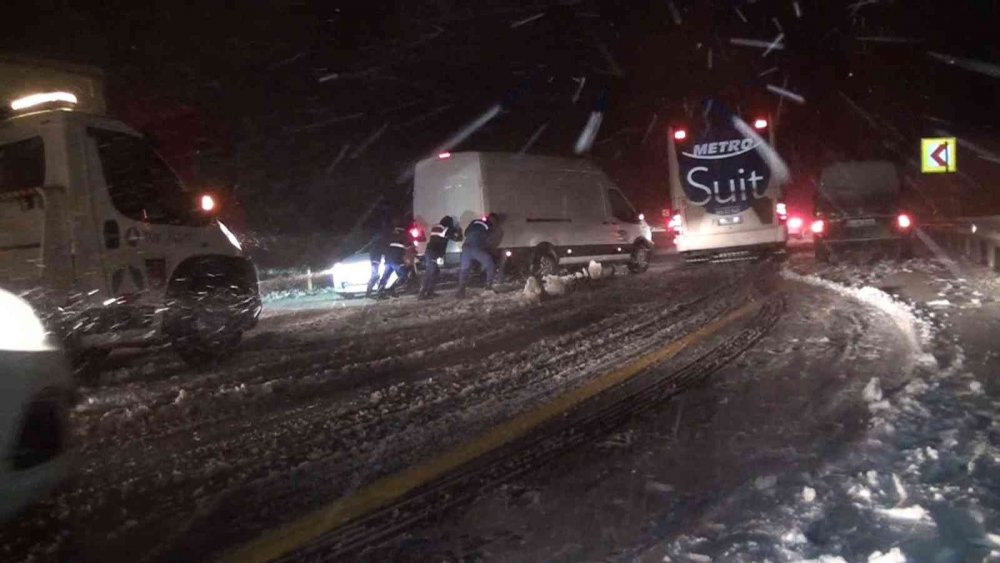 Konya-Antalya yolunda yoğun kar ve tipi! Ulaşımda son durum