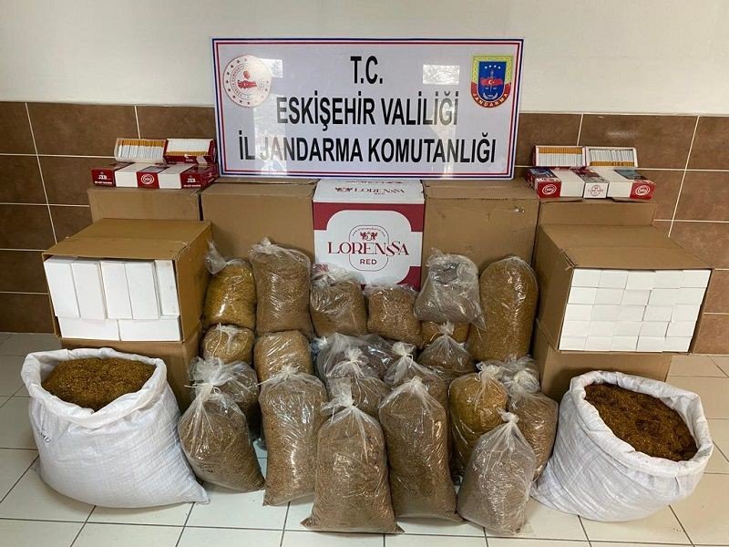 Baharatçıda kaçak sigara satışına suçüstü