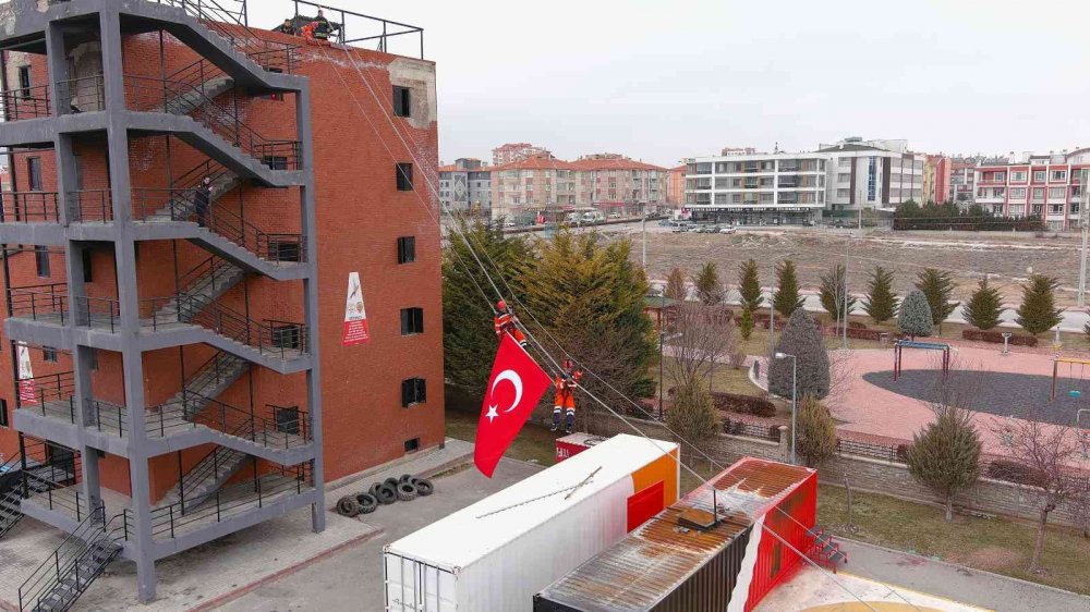 Bu eğitim Türkiye'de sadece Konya'da! Farklı ülkelerden itfaiyeciler geliyor